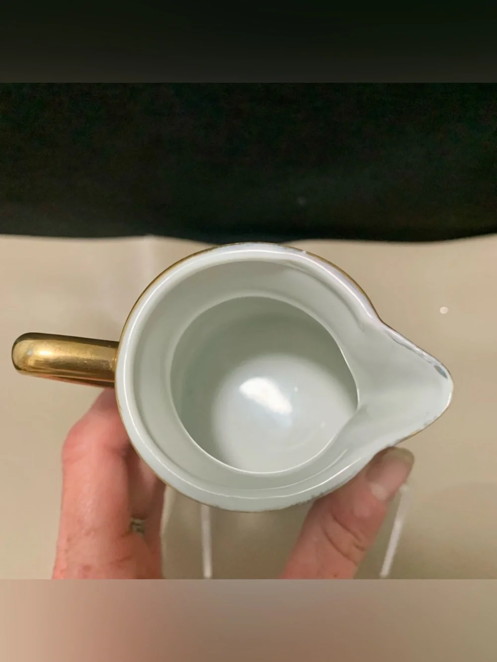 🔍 Vintage Ucagco Christmas Holly Lusterware Porcelain Creamer – Made in Japan